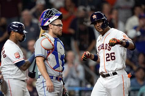 Mets’ bats go cold in loss 4-2 to Padres
